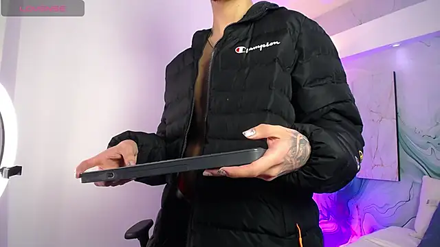 Snapshot of Steev_Novoa chatting on April 2026 03:15:01 AM Steev Novoa online show from April 2026 03:15:01 AM