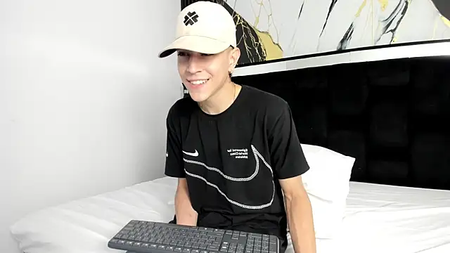 Snapshot of Dei_v_48 chatting on January 2025 09:55:02 PM Dei v 48 online show from January 2025 09:55:02 PM