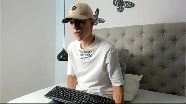 Snapshot of Dei_v_48 chatting on February 2025 07:28:01 PM Dei v 48 online show from February 2025 07:28:01 PM