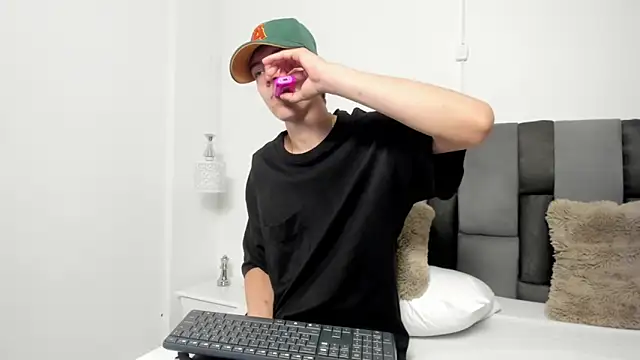 Snapshot of Dei_v_48 chatting on February 2025 07:52:02 PM Dei v 48 online show from February 2025 07:52:02 PM