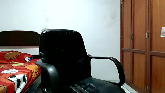 Snapshot of Dei_v_48 chatting on November 2025 08:49:01 PM Dei v 48 online show from November 2025 08:49:01 PM