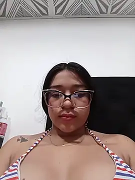 -VICKKY online show from November 2025 08:08:02 PM