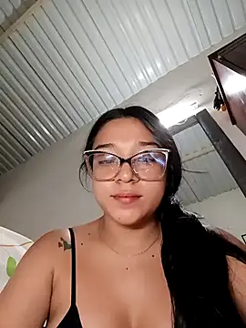 -VICKKY online show from November 2025 03:53:02 AM