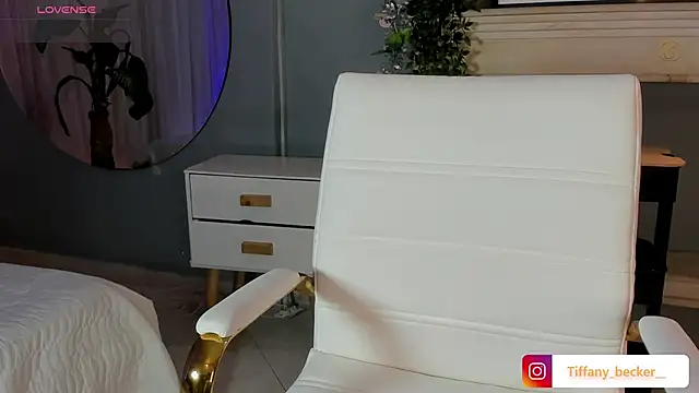 tiffany becker online show from December 2025 11:48:01 AM