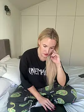 Snapshot of isisxoxx chatting on November 2025 12:53:02 PM isisxoxx online show from November 2025 12:53:02 PM