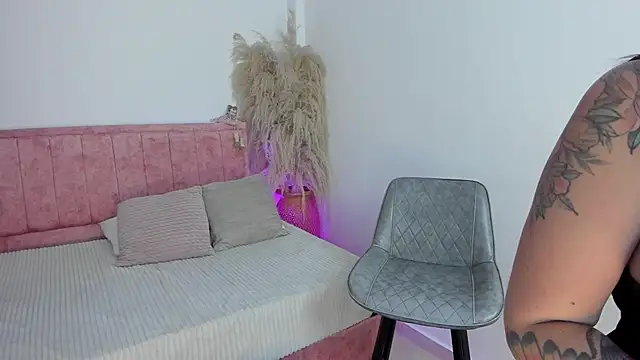 Sofiawilson  online show from September 2025 12:52:01 PM