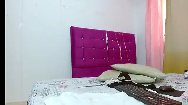 chantalsemenova1 online show from October 2025 01:51:02 PM