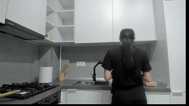 Emmapmg online show from December 2025 04:35:02 PM