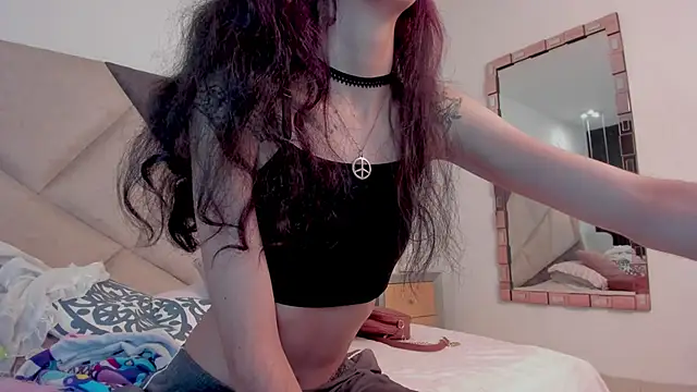 Snapshot of BonnieCute_ chatting on April 2026 12:01:01 AM BonnieCute online show from April 2026 12:01:01 AM
