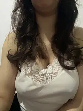 Snapshot of farah-36 chatting on May 2026 12:50:01 AM farah-36 online show from May 2026 12:50:01 AM