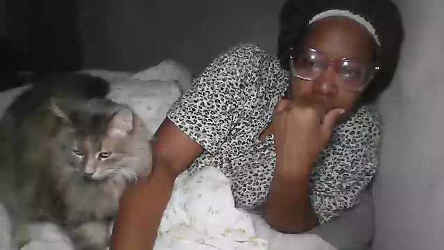 Snapshot of madamsensuale chatting on December 2024 10:06:02 AM madamsensuale online show from December 2024 10:06:02 AM