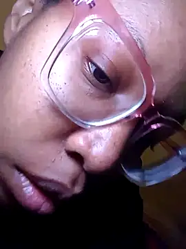 Snapshot of madamsensuale chatting on January 2025 06:28:02 AM madamsensuale online show from January 2025 06:28:02 AM