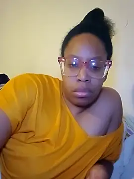 Snapshot of madamsensuale chatting on January 2025 11:54:01 PM madamsensuale online show from January 2025 11:54:01 PM