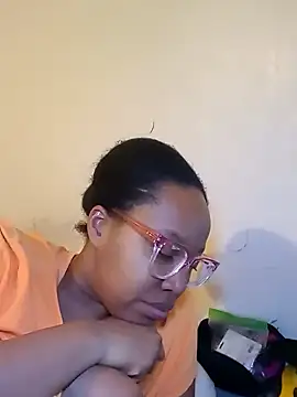 Snapshot of madamsensuale chatting on March 2025 01:26:01 AM madamsensuale online show from March 2025 01:26:01 AM