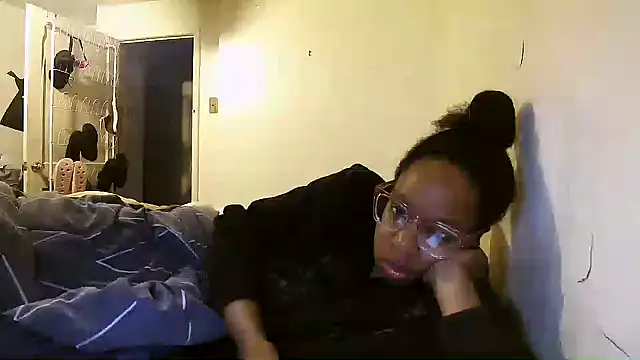 Snapshot of madamsensuale chatting on March 2025 12:07:02 PM madamsensuale online show from March 2025 12:07:02 PM