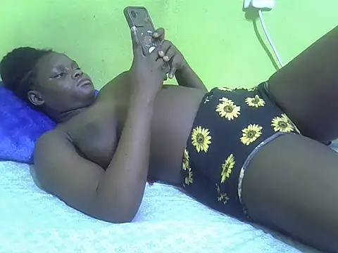 Snapshot of queendebbie chatting on September 2025 01:12:01 PM queendebbie online show from September 2025 01:12:01 PM