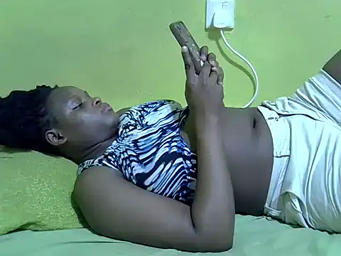 Snapshot of queendebbie chatting on January 2026 10:30:02 AM queendebbie online show from January 2026 10:30:02 AM