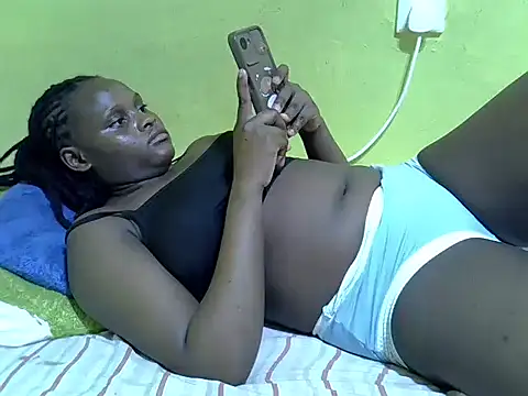 Snapshot of queendebbie chatting on January 2026 05:06:01 PM queendebbie online show from January 2026 05:06:01 PM