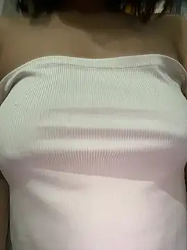 Snapshot of Sofia_xx2 chatting on December 2024 01:43:01 AM Sofia xx2 online show from December 2024 01:43:01 AM