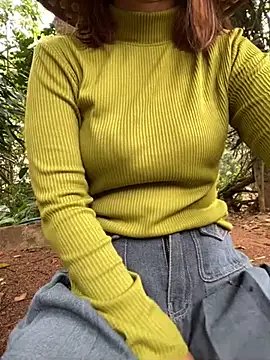 Snapshot of Sofia_xx2 chatting on February 2025 02:44:02 AM Sofia xx2 online show from February 2025 02:44:02 AM