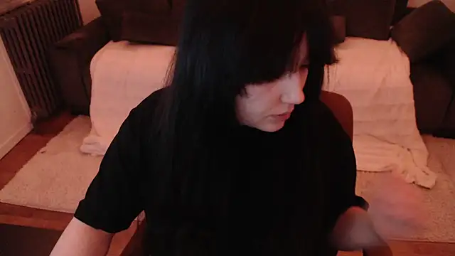 Lynylou online show from December 2024 05:46:01 PM