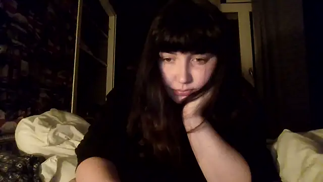 Lynylou online show from September 2025 07:35:01 PM