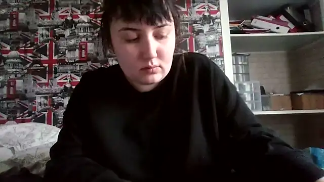 Lynylou online show from October 2025 01:45:01 PM