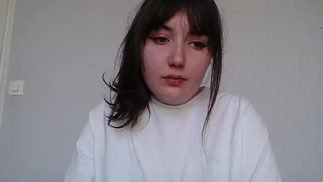 Snapshot of Lynylou chatting on March 2026 04:43:01 PM Lynylou online show from March 2026 04:43:01 PM
