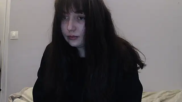 Snapshot of Lynylou chatting on April 2026 06:28:01 PM Lynylou online show from April 2026 06:28:01 PM
