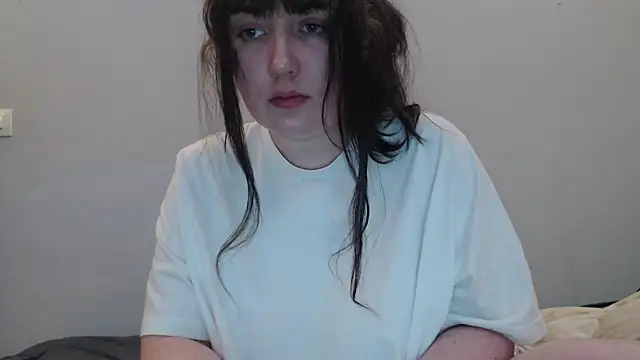 Snapshot of Lynylou chatting on April 2026 07:25:02 PM Lynylou online show from April 2026 07:25:02 PM