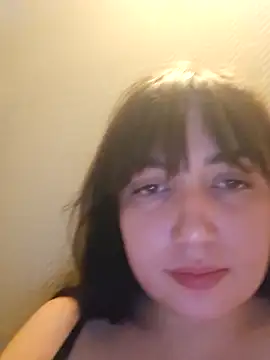 Snapshot of Lynylou chatting on May 2026 04:28:01 AM Lynylou online show from May 2026 04:28:01 AM