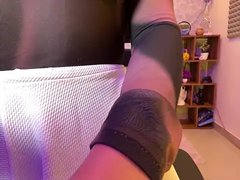 Snapshot of MidnightFlame chatting on February 2025 08:14:02 PM MidnightFlame online show from February 2025 08:14:02 PM