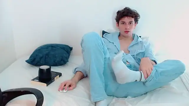 Elio555 online show from December 2024 04:18:02 AM