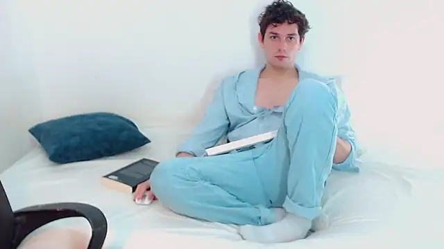 Elio555 online show from December 2024 04:59:02 PM