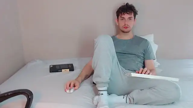 Elio555 online show from December 2024 03:03:01 PM