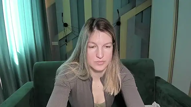 Snapshot of EmilyWalkeri chatting on April 2026 07:11:02 AM EmilyWalkeri online show from April 2026 07:11:02 AM