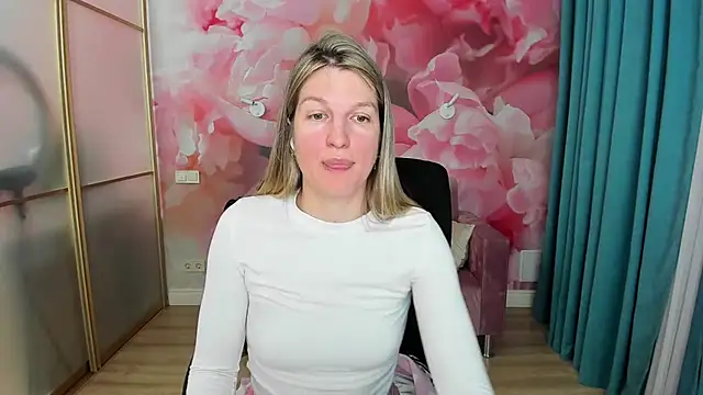 Snapshot of EmilyWalkeri chatting on May 2026 06:59:01 PM EmilyWalkeri online show from May 2026 06:59:01 PM
