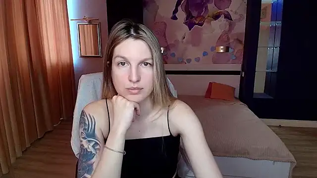 Snapshot of EmilyWalkeri chatting on May 2026 06:21:01 AM EmilyWalkeri online show from May 2026 06:21:01 AM
