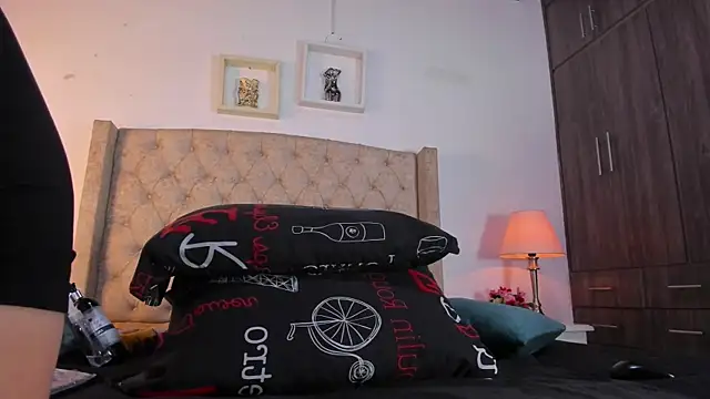 allisson m online show from November 2025 12:08:02 PM