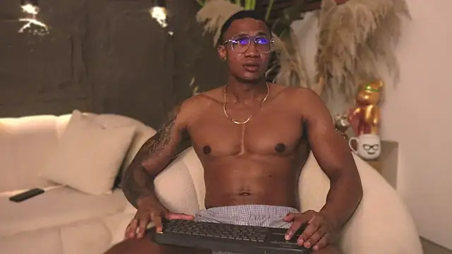 Logan Varela online show from February 2025 06:02:02 PM