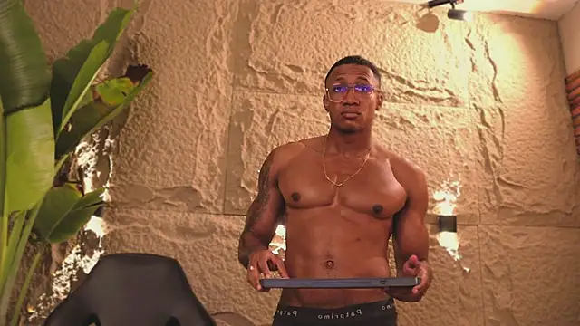 Logan Varela online show from March 2025 05:39:01 PM