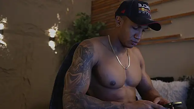 Snapshot of Logan_Varela chatting on February 2026 01:40:01 PM Logan Varela online show from February 2026 01:40:01 PM