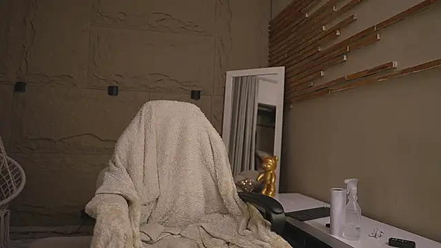 Snapshot of Logan_Varela chatting on March 2026 01:51:01 PM Logan Varela online show from March 2026 01:51:01 PM