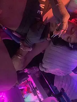 gurlnips online show from December 2025 03:50:02 PM