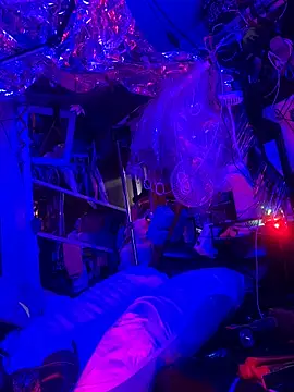 gurlnips online show from December 2025 11:55:02 PM