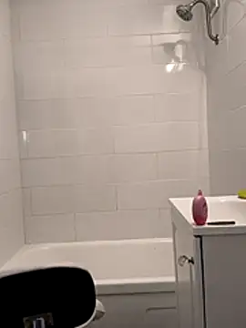 gurlnips online show from February 2026 05:06:02 PM