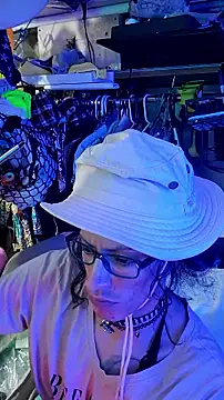 gurlnips online show from March 2026 07:15:01 AM