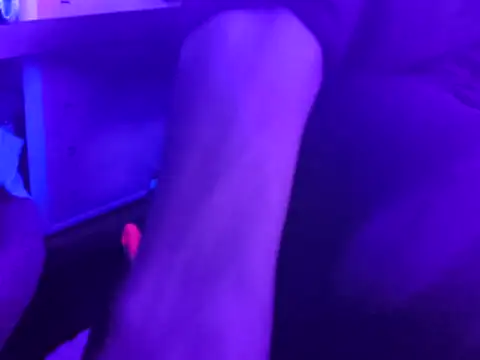 gurlnips online show from April 2026 09:45:02 AM