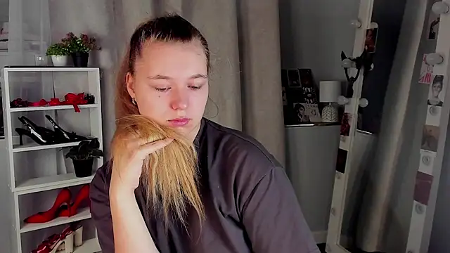 Rebecca Kelly online show from October 2025 02:09:02 AM