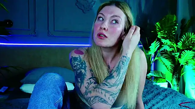 Liv Fay online show from March 2025 12:17:01 AM